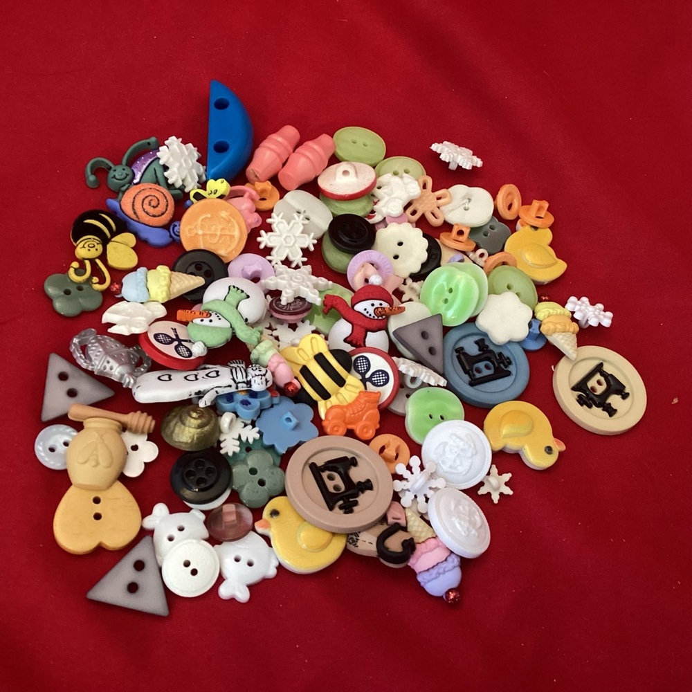 70 grams of children sewing buttons